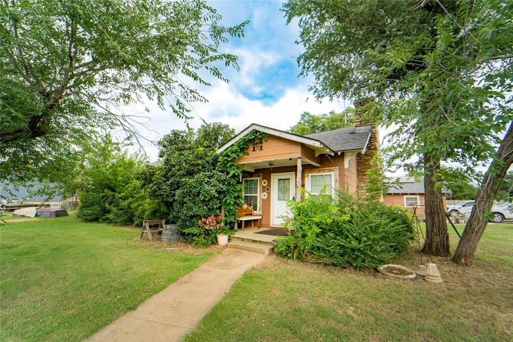 1211 W Hullum Street Breckenridge, TX 76424