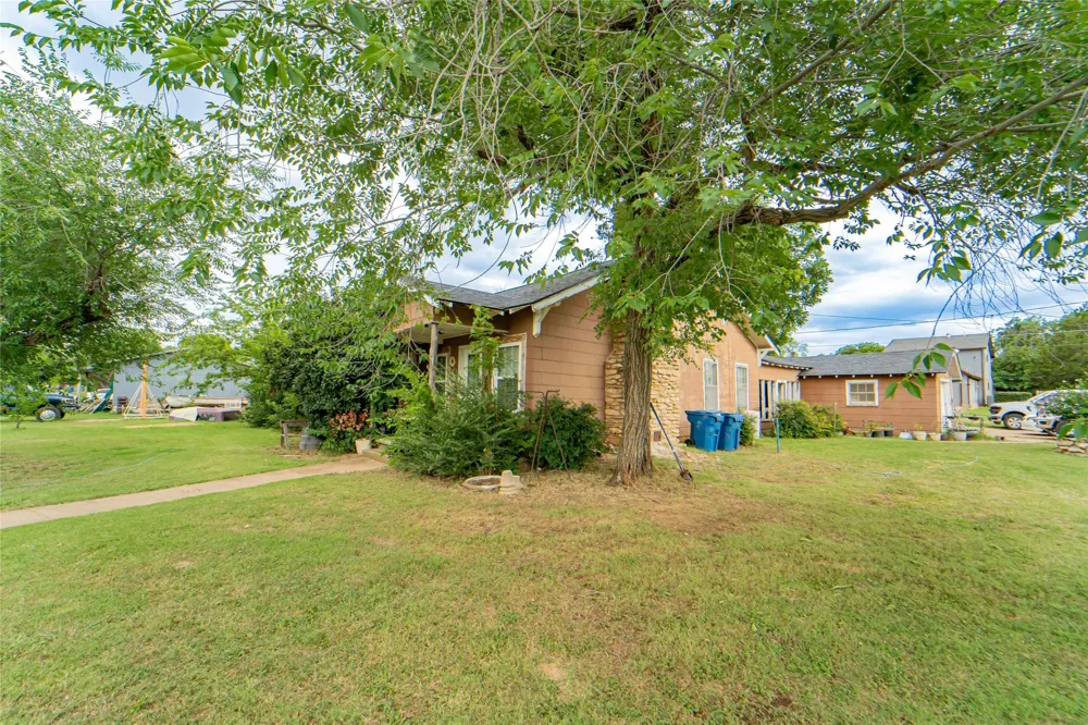 1211 W Hullum Street Breckenridge, TX 76424