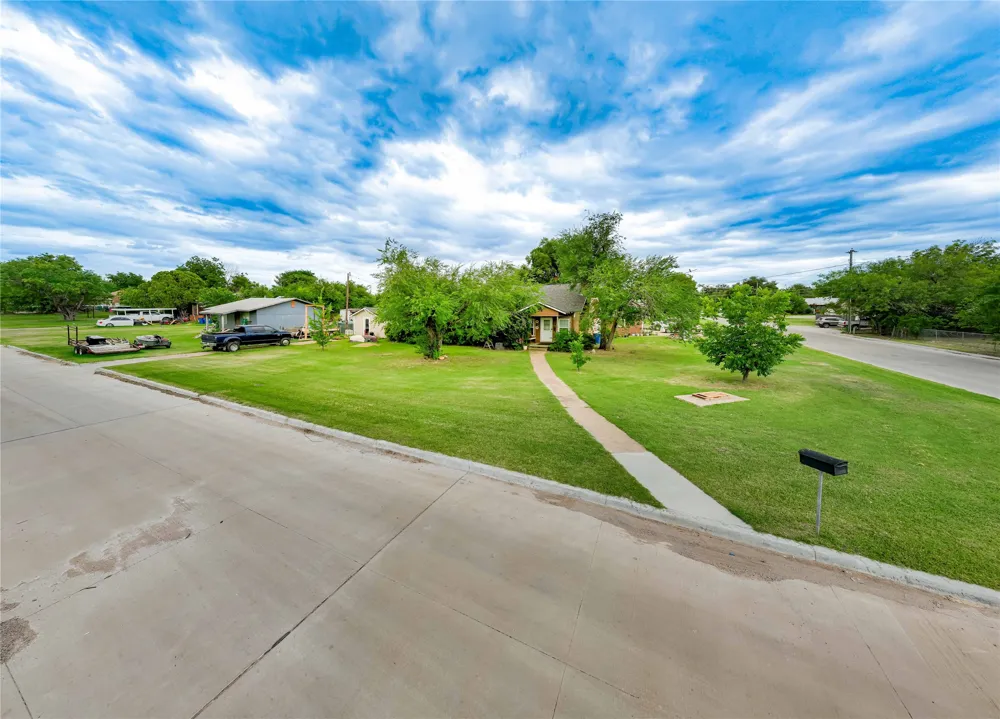 1211 W Hullum Street Breckenridge, TX 76424