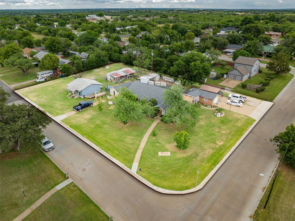 1211 W Hullum Street Breckenridge, TX 76424