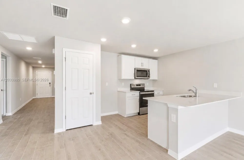 8030 OLIVE CIRCLE La Belle, FL 33935