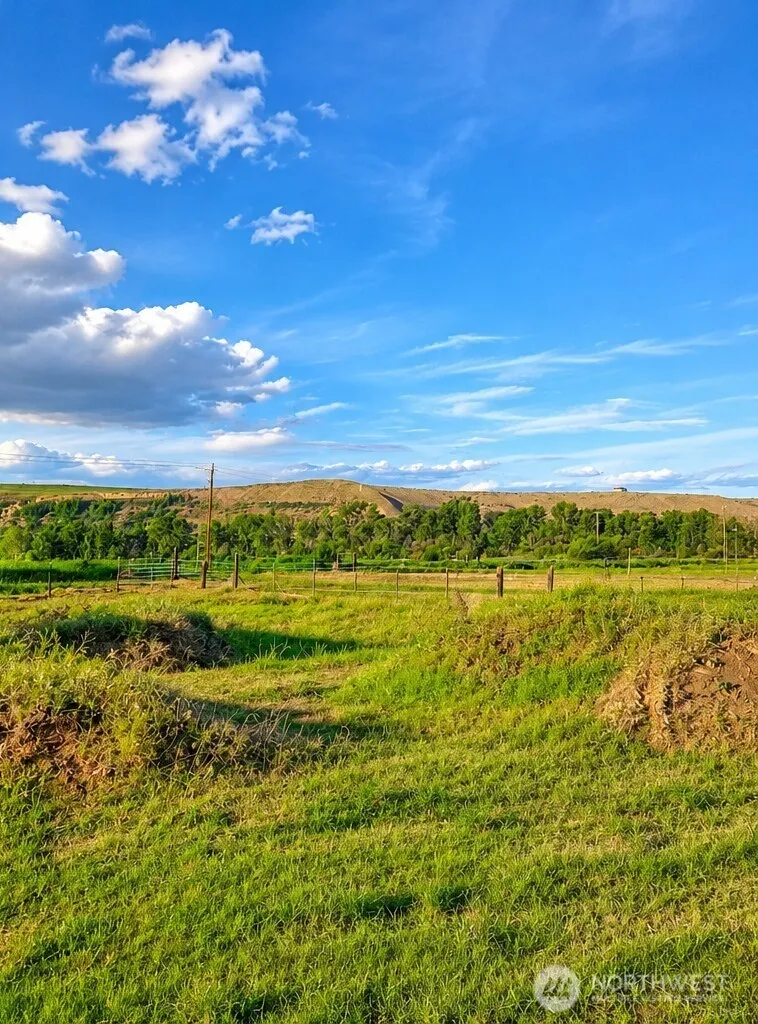 300 Wade Road Thorp, WA 98946