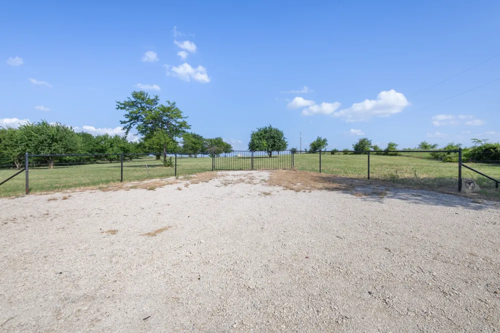 1261 County Road 2735 Decatur, TX 76234