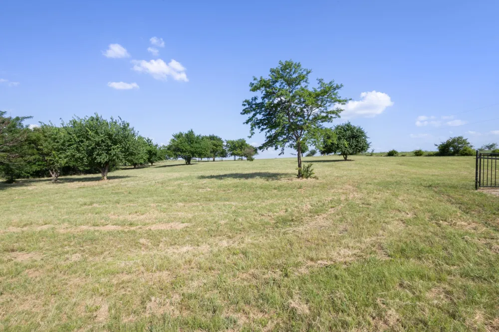 1261 County Road 2735 Decatur, TX 76234