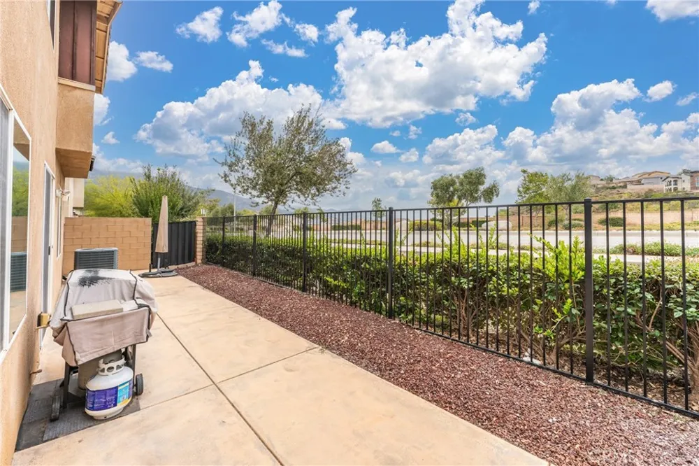2055 Colony San Bernardino, CA 92407