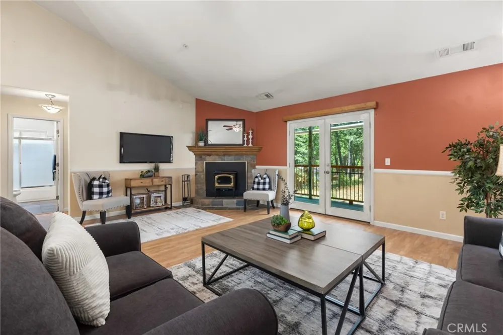 15945 Country Living Forest Ranch, CA 95942