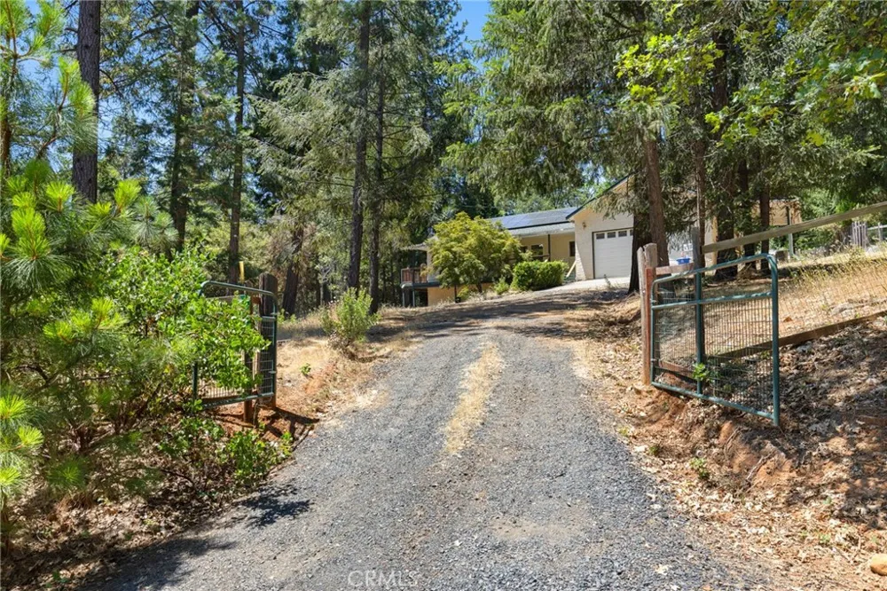 15945 Country Living Forest Ranch, CA 95942