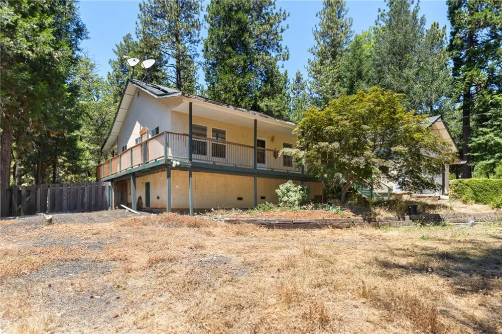 15945 Country Living Forest Ranch, CA 95942