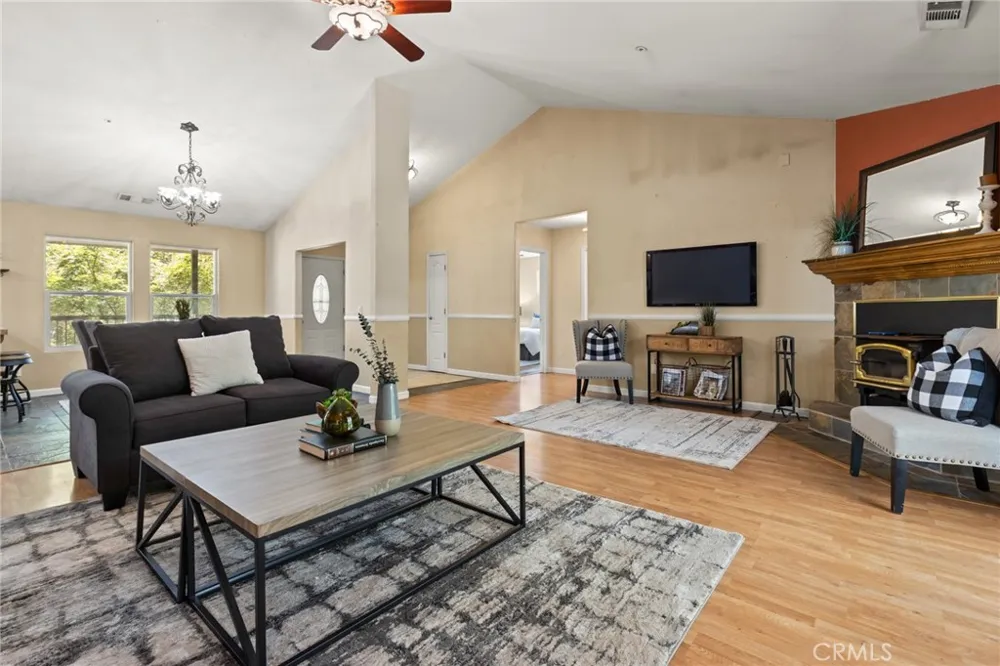 15945 Country Living Forest Ranch, CA 95942