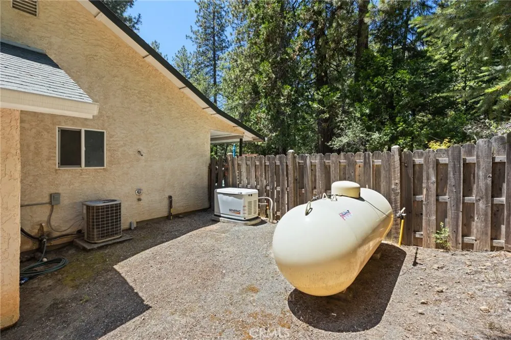 15945 Country Living Forest Ranch, CA 95942