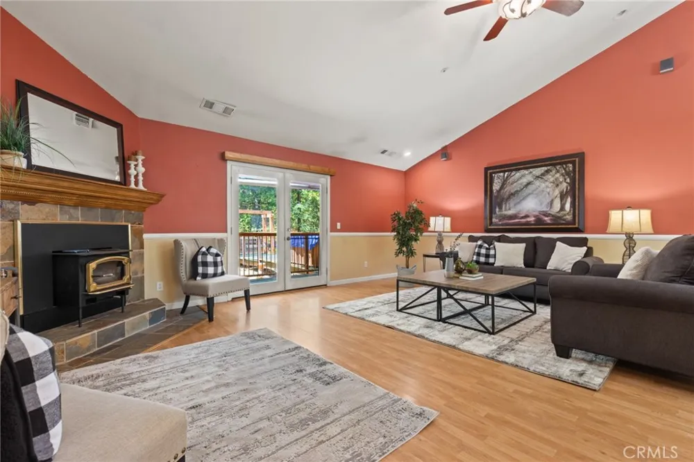 15945 Country Living Forest Ranch, CA 95942