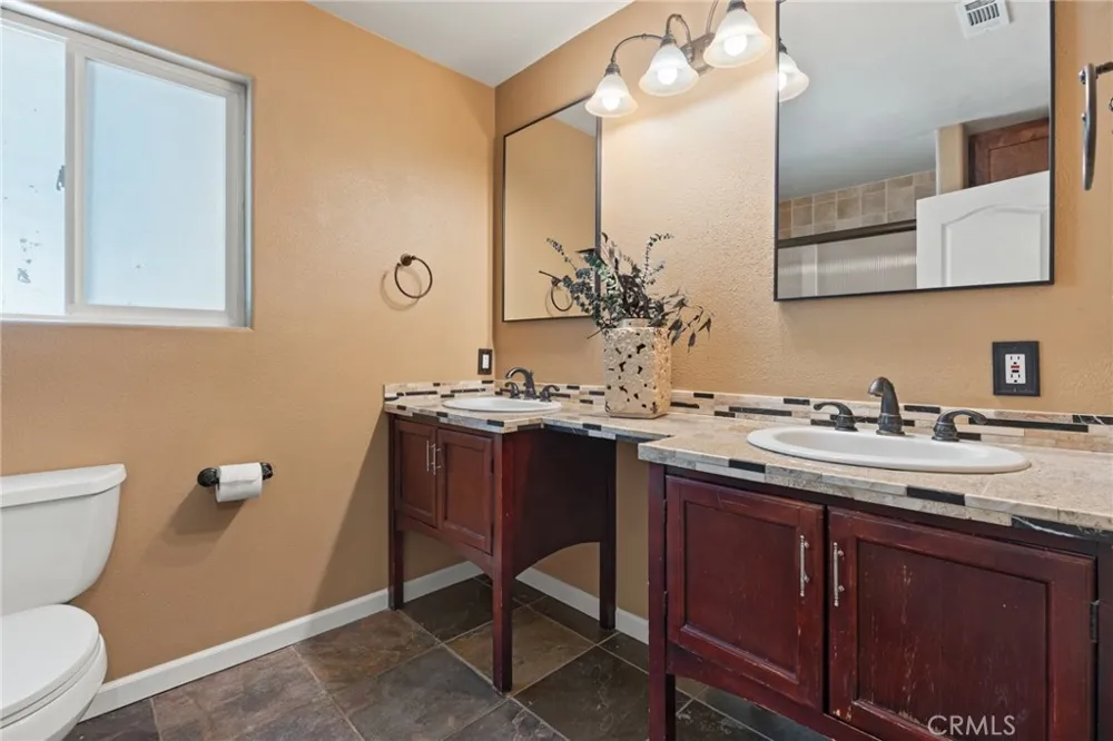 15945 Country Living Forest Ranch, CA 95942