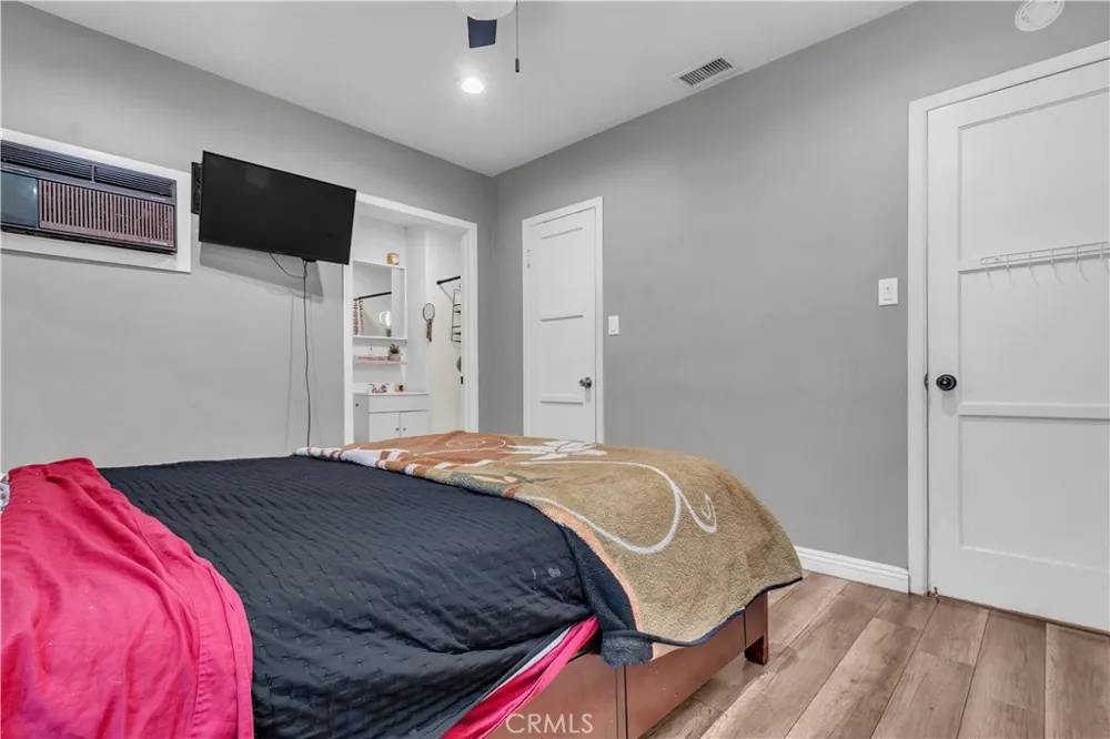 13302 Volunteer Avenue Norwalk, CA 90650