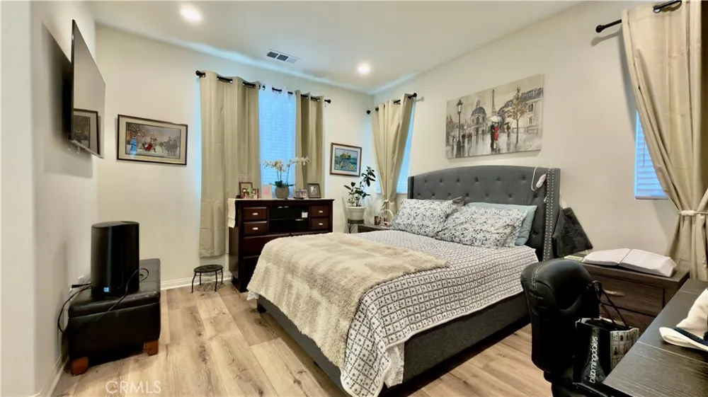 14601 Del Playa Panorama City, CA 91402