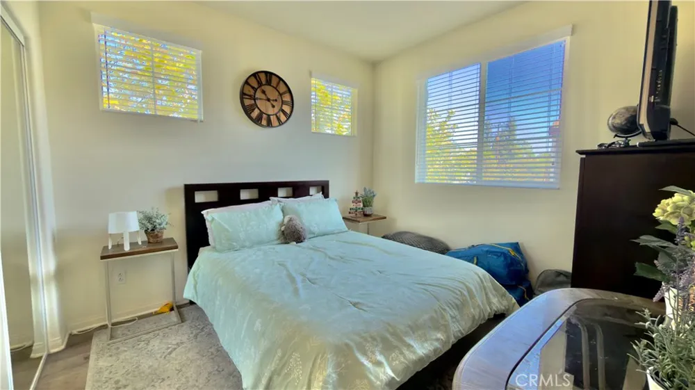 14601 Del Playa Panorama City, CA 91402