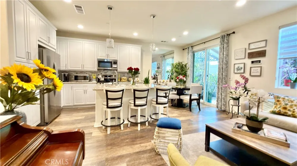 14601 Del Playa Panorama City, CA 91402