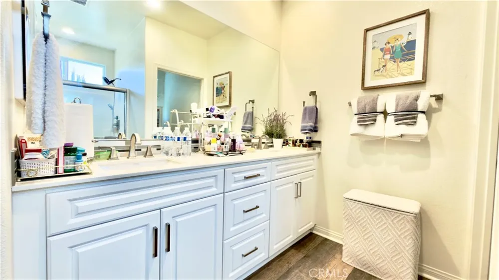 14601 Del Playa Panorama City, CA 91402