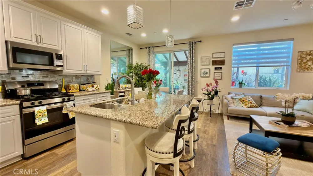 14601 Del Playa Panorama City, CA 91402