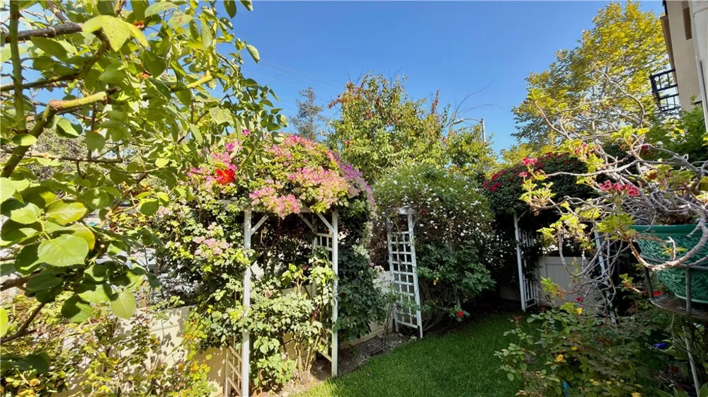 14601 Del Playa Panorama City, CA 91402