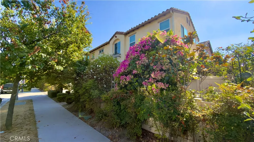14601 Del Playa Panorama City, CA 91402