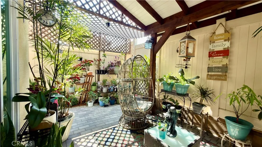 14601 Del Playa Panorama City, CA 91402