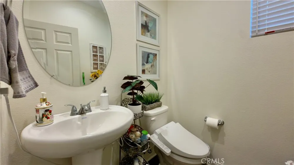 14601 Del Playa Panorama City, CA 91402