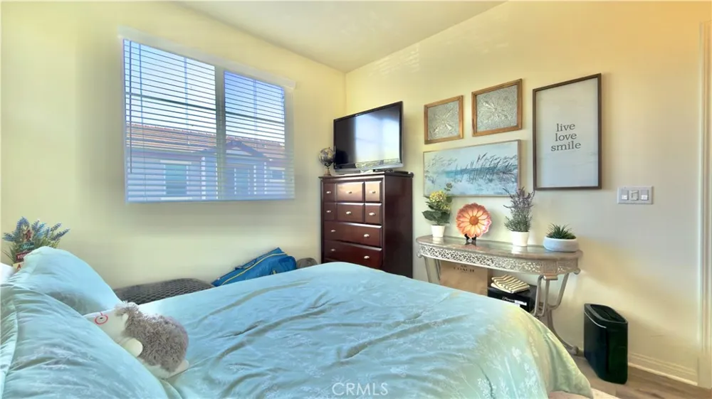 14601 Del Playa Panorama City, CA 91402