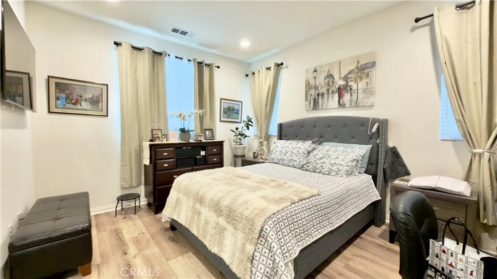 14601 Del Playa Panorama City, CA 91402