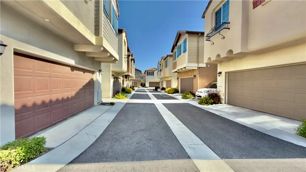 14601 Del Playa Panorama City, CA 91402