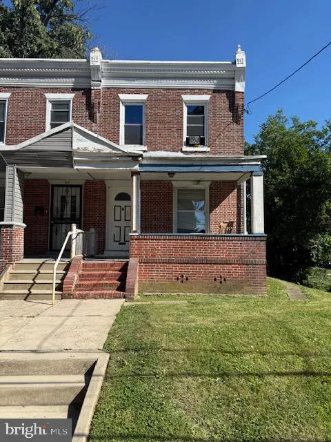 702 CEDAR AVENUE