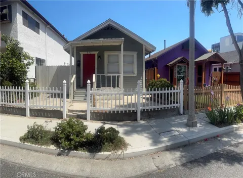 652 Navy Street