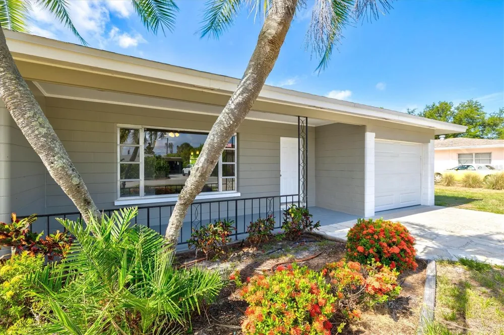 106 AURORA STREET E Venice, FL 34285