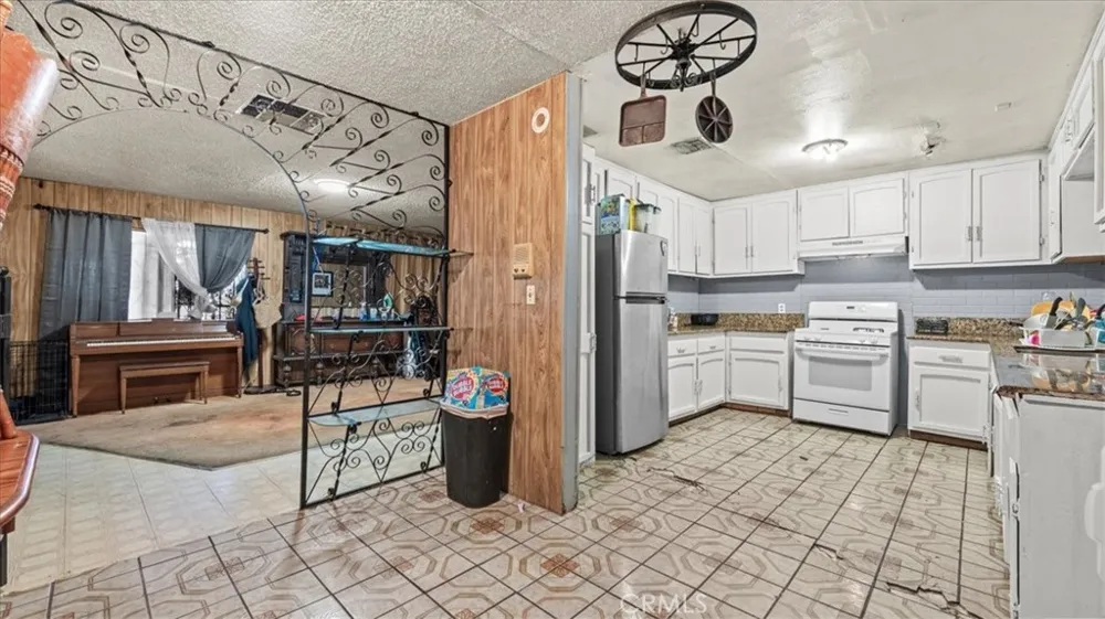 1144 S Washington San Bernardino, CA 92408