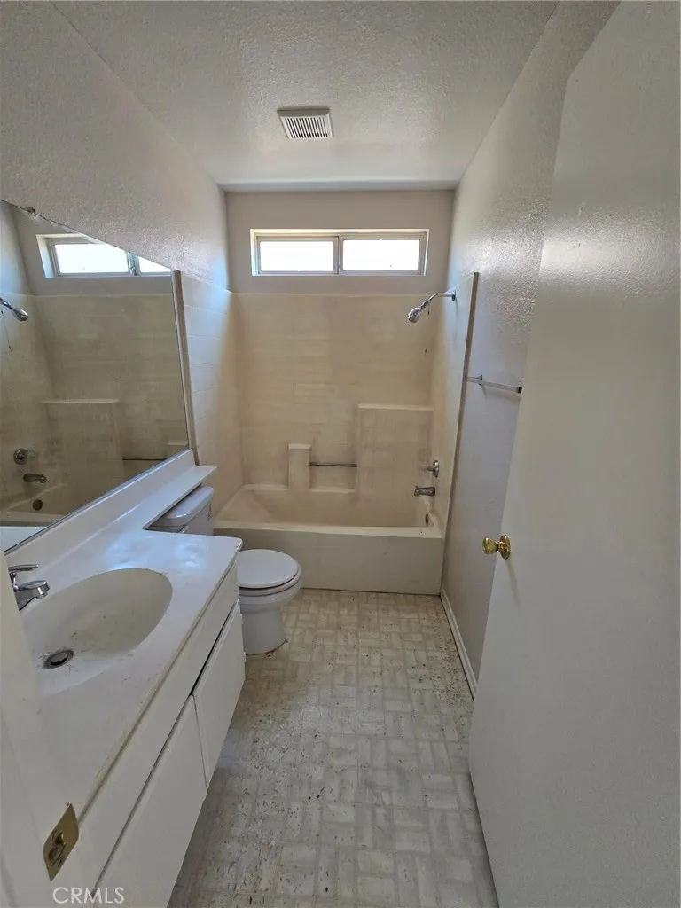 14572 Agave Adelanto, CA 92301