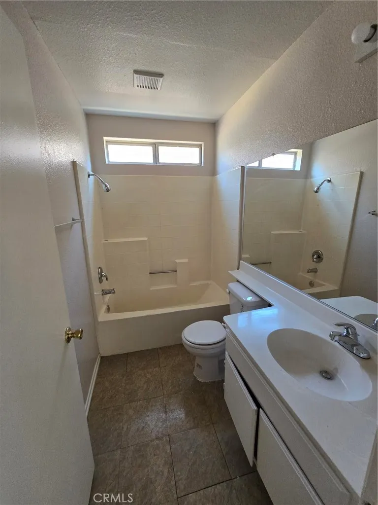 14572 Agave Adelanto, CA 92301
