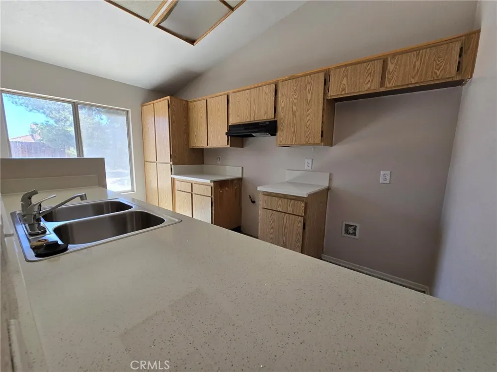 14572 Agave Adelanto, CA 92301