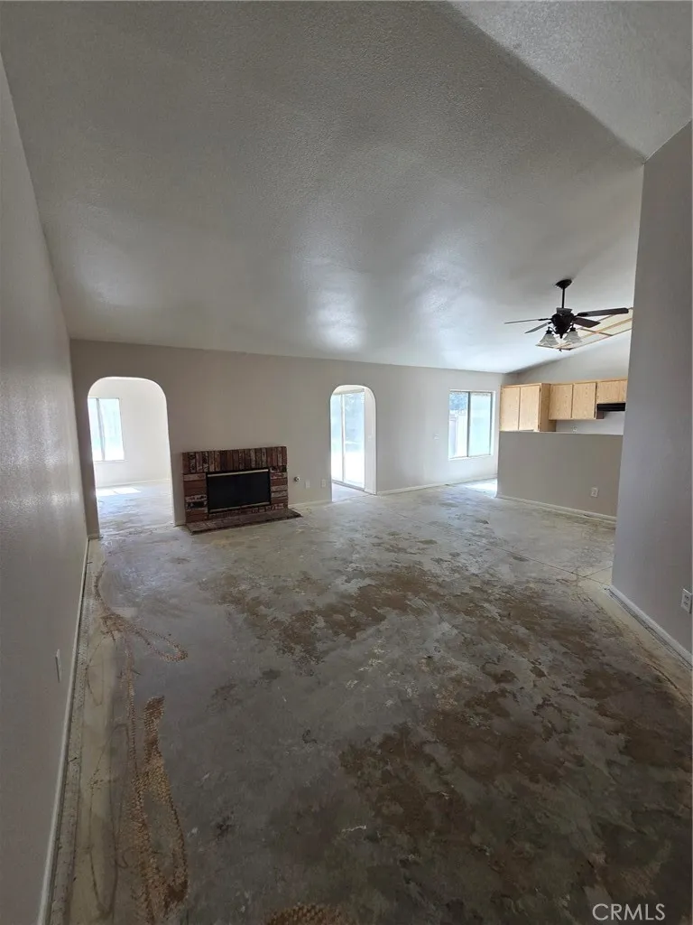 14572 Agave Adelanto, CA 92301