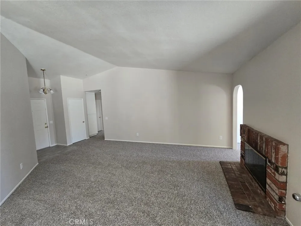 14572 Agave Adelanto, CA 92301