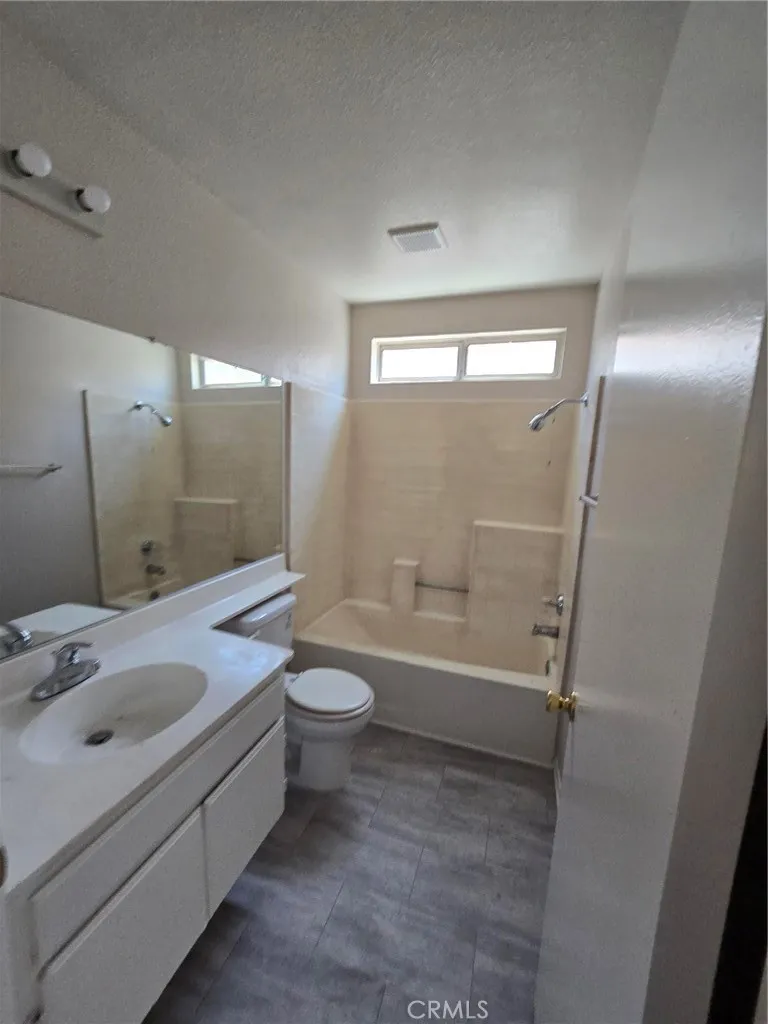 14572 Agave Adelanto, CA 92301