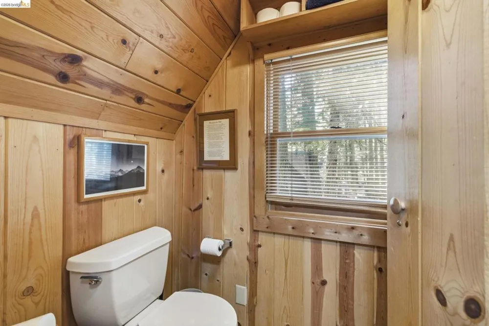 232 SUGAR PINE AVE Pinecrest, CA 95364