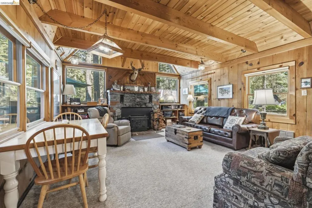 232 SUGAR PINE AVE Pinecrest, CA 95364