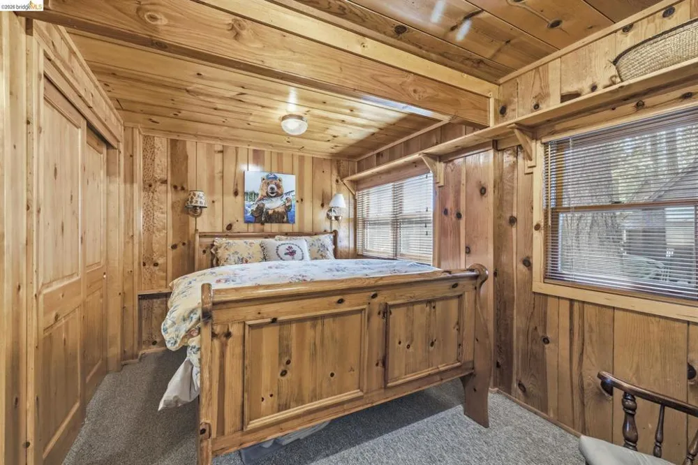 232 SUGAR PINE AVE Pinecrest, CA 95364
