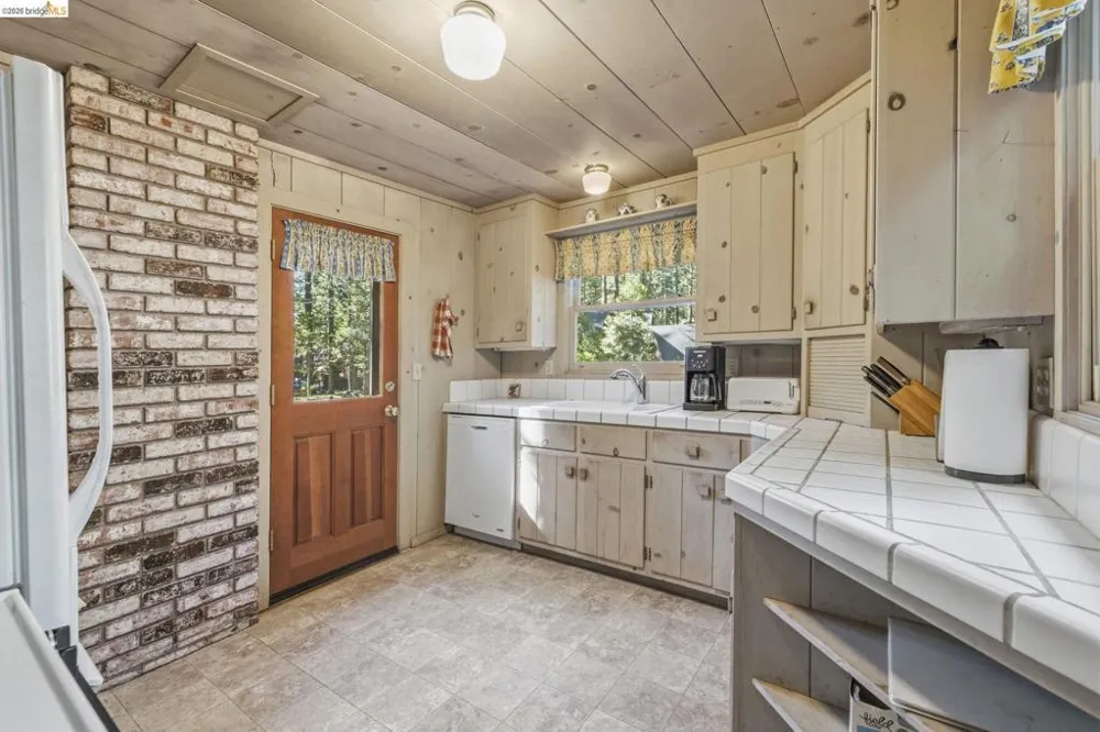 232 SUGAR PINE AVE Pinecrest, CA 95364