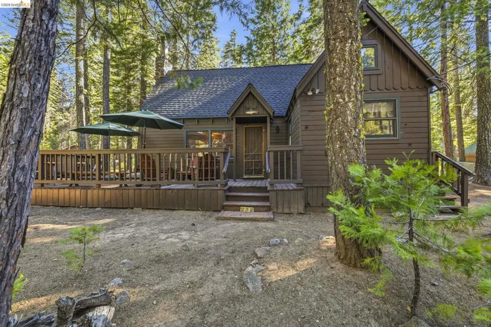 232 SUGAR PINE AVE Pinecrest, CA 95364
