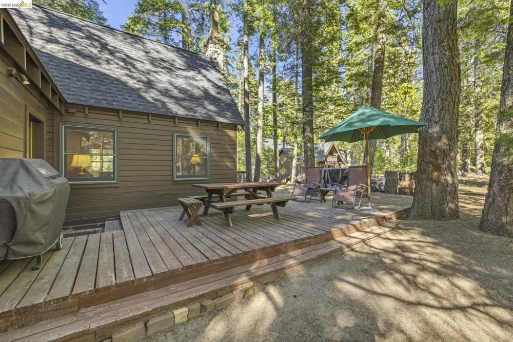 232 SUGAR PINE AVE Pinecrest, CA 95364