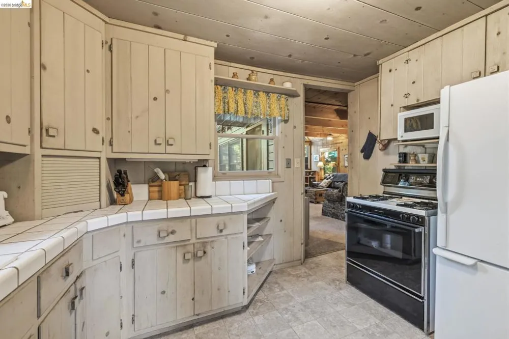 232 SUGAR PINE AVE Pinecrest, CA 95364
