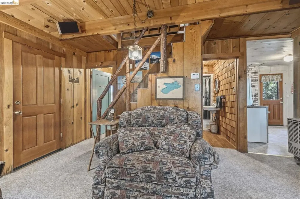 232 SUGAR PINE AVE Pinecrest, CA 95364