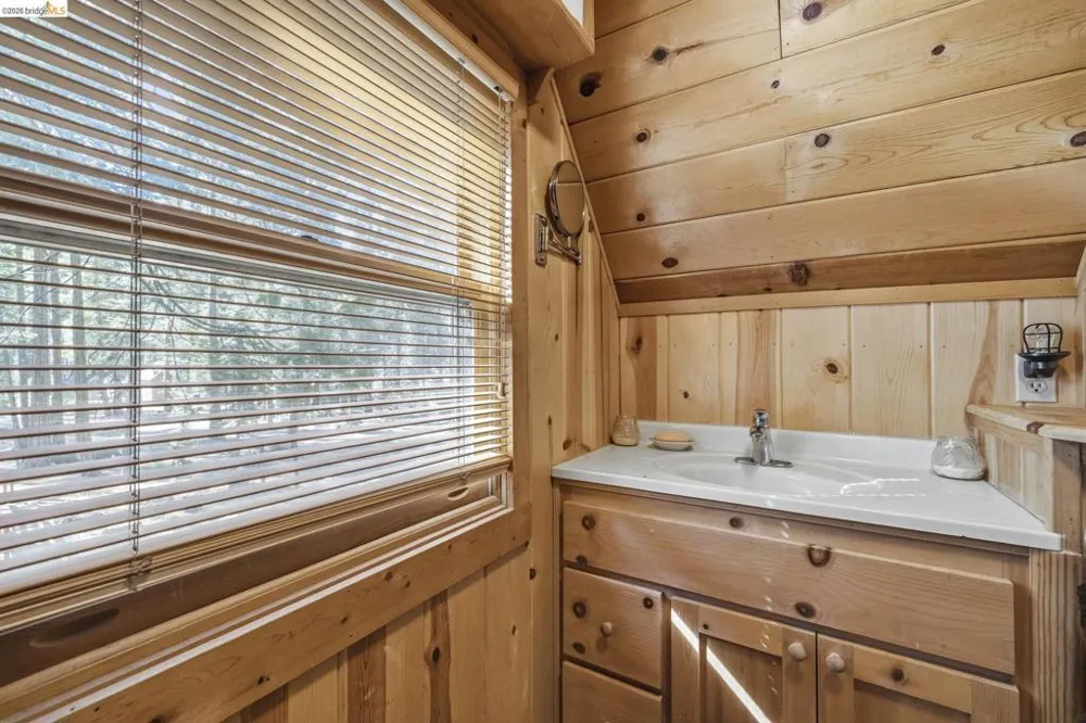 232 SUGAR PINE AVE Pinecrest, CA 95364