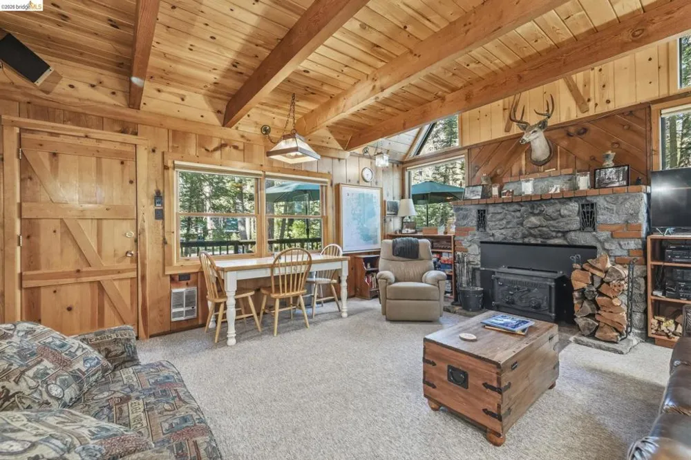 232 SUGAR PINE AVE Pinecrest, CA 95364