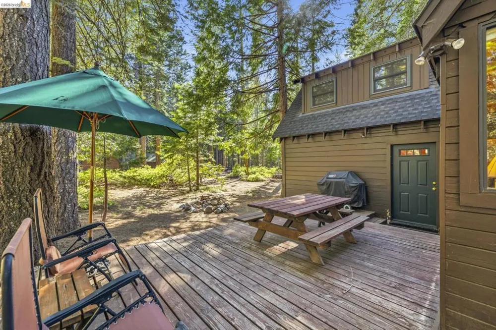 232 SUGAR PINE AVE Pinecrest, CA 95364